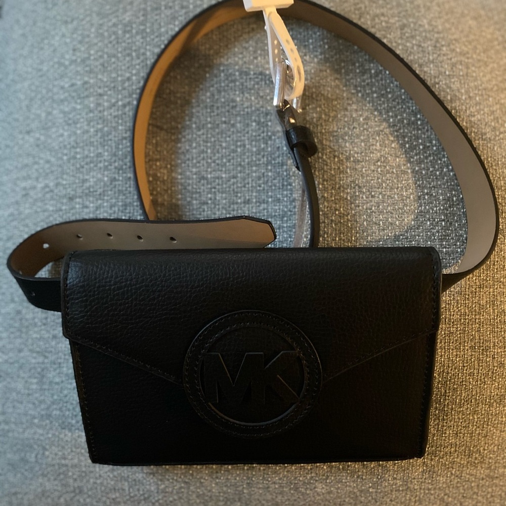 Michael kors belt with pouch